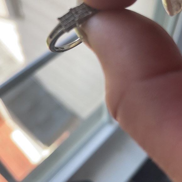 10k WG DIAMOND RING - Picture 6 of 7